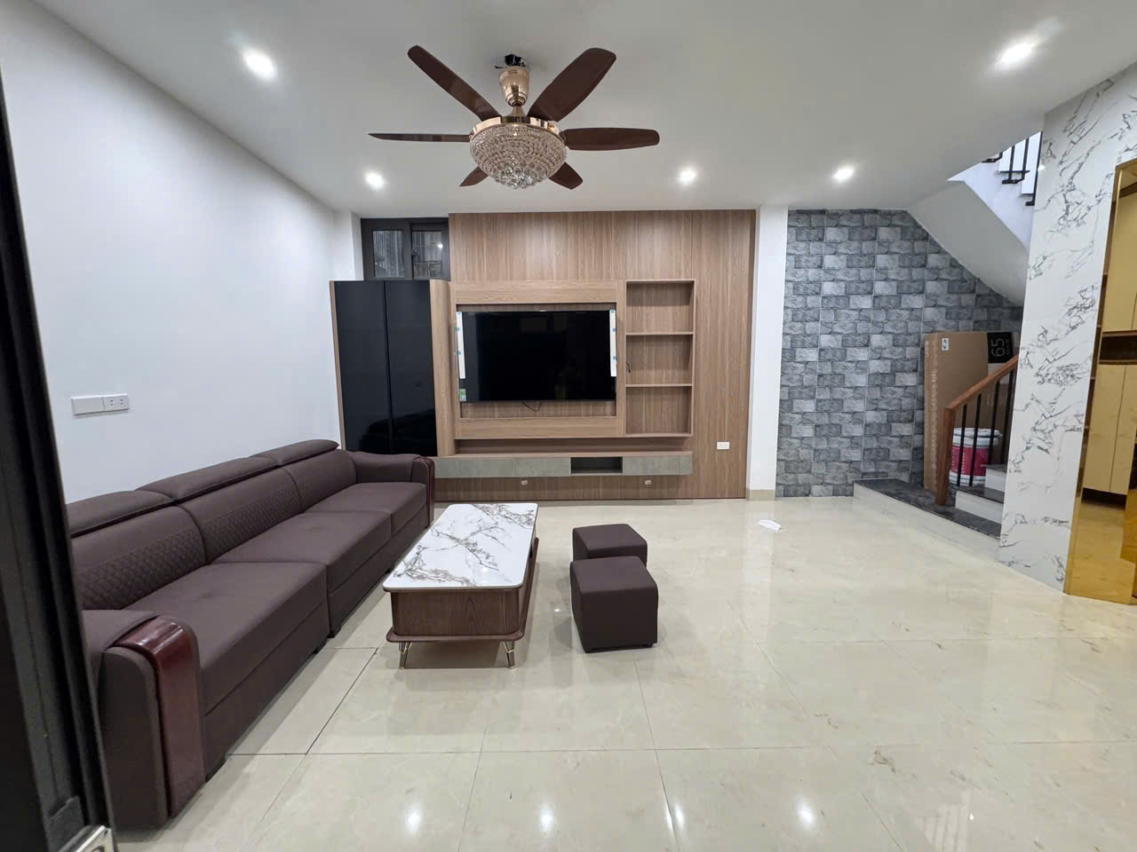 Cho thuê nhà nguyên căn mới, Thang Máy 98 Vũ Trọng Phụng 6 tầng x 40m2, 4PN  kk, 20.5 triệu - Ảnh 1